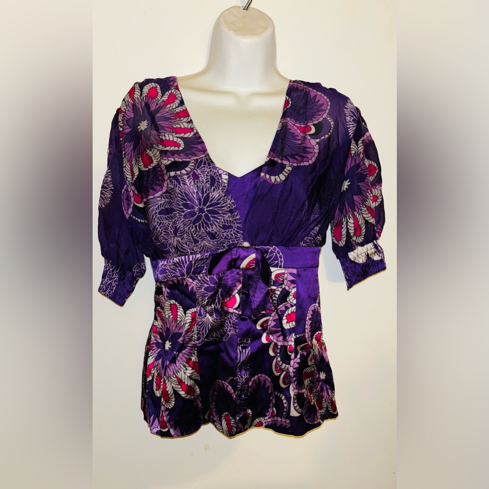Woman’s Silk purple Floral Blouse Top Shirt NWTS 78.00$ small